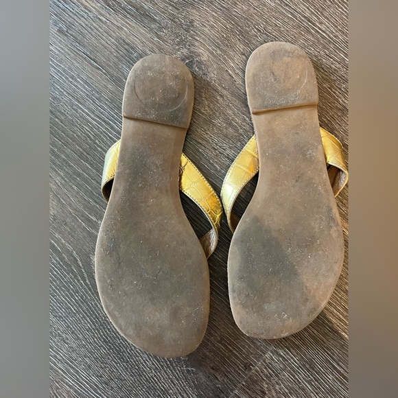 TORY BURCH GOLD FLIP FLOPS - Picture 3 of 3